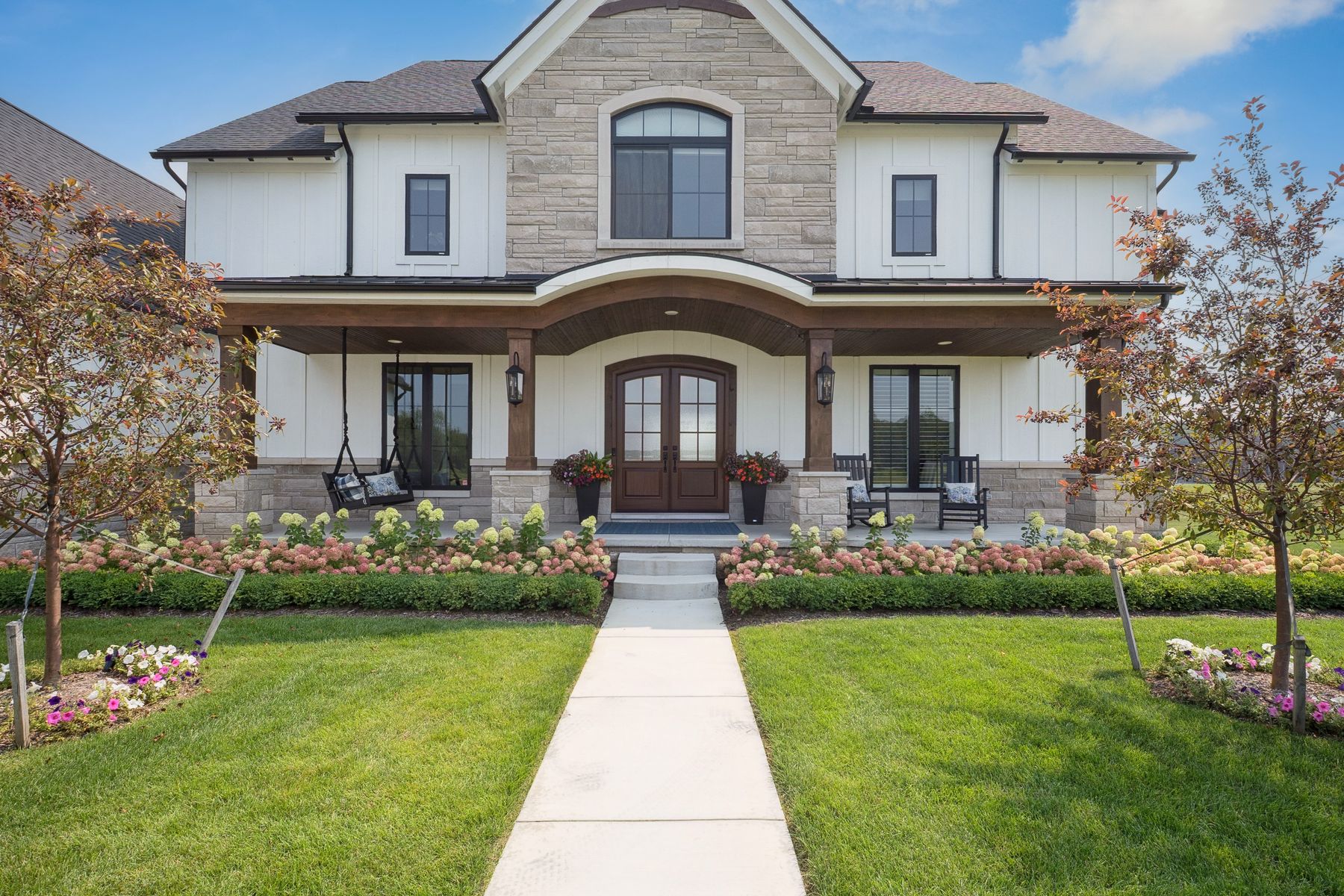 Renata Court Residence: Exterior