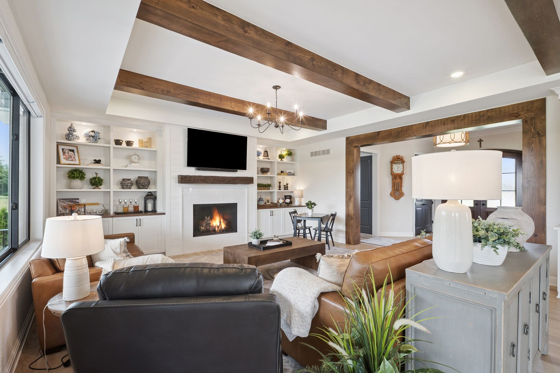 Renata Court Residence: Living