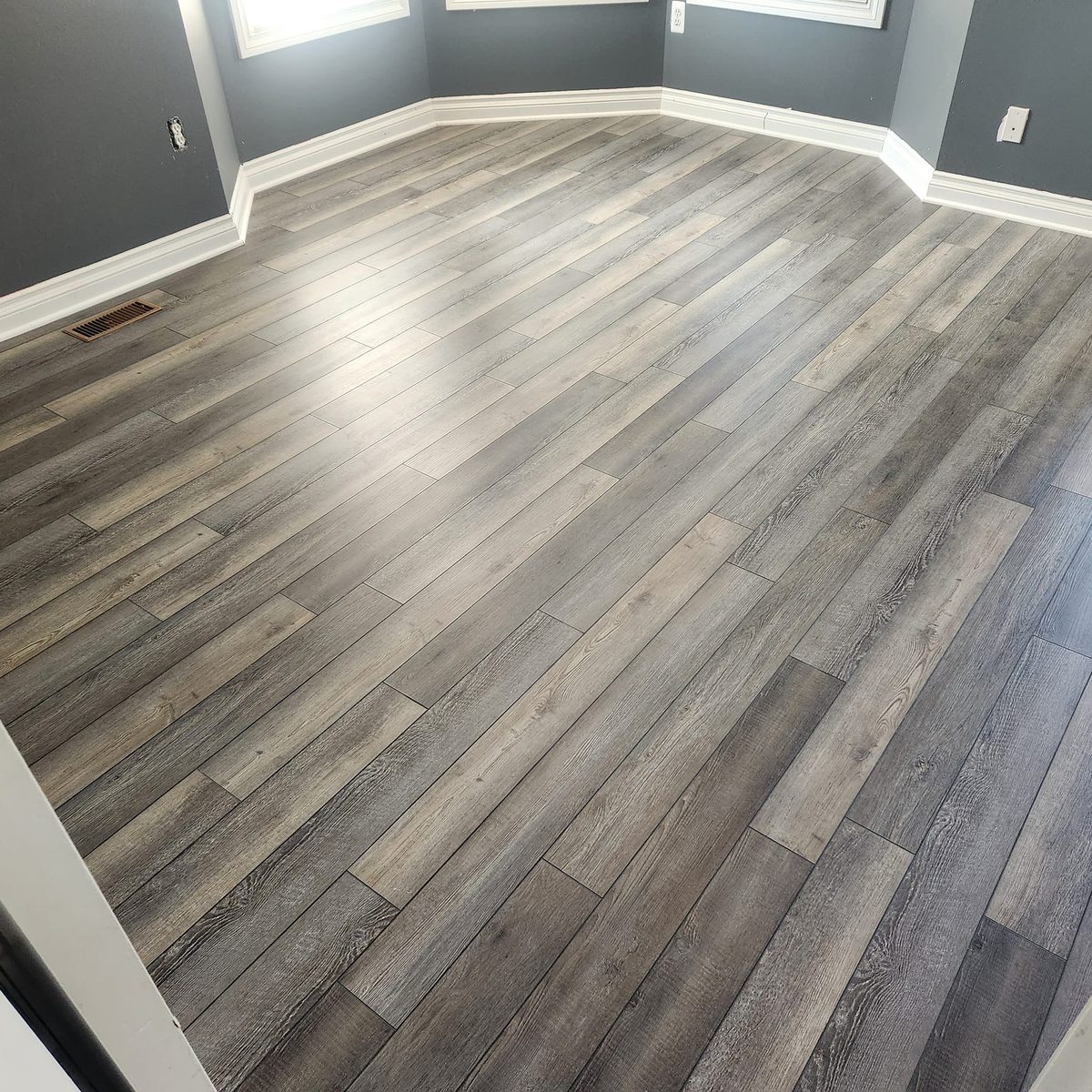 An empty room in grey plank with grey walls