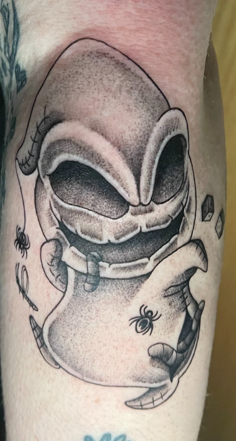 Dotwork black and grey alien head