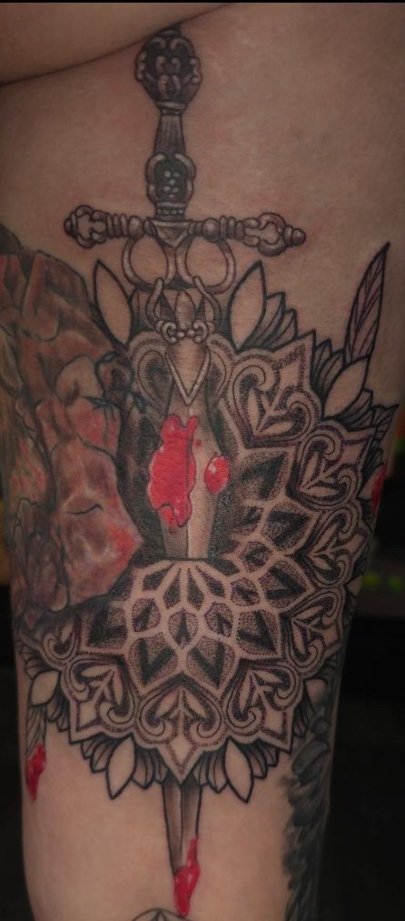 Ornamental dagger with filigree