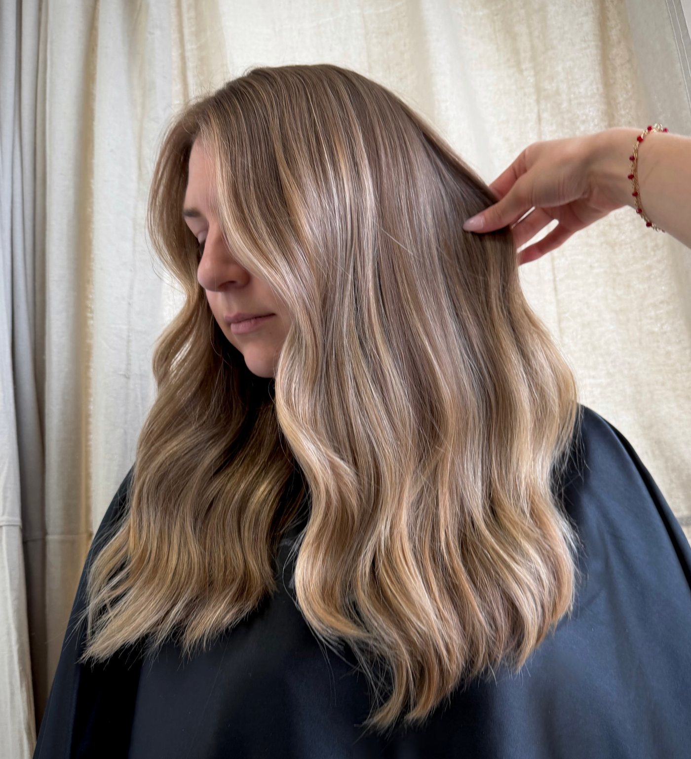 Soft lived-in blonde waves by Elizabeth